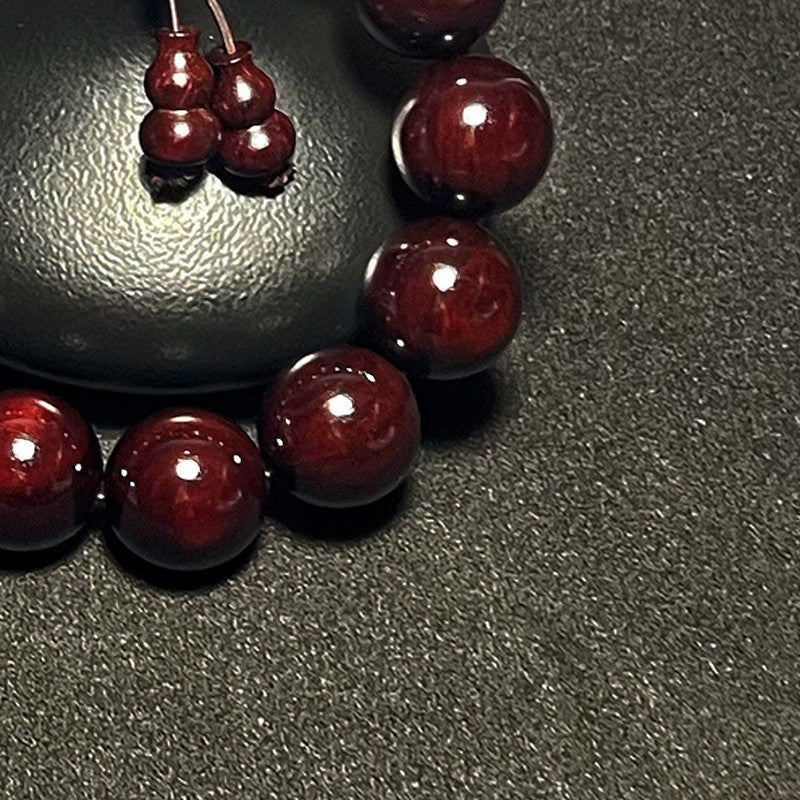 1.8mm Indian Sandalwood Prayer Beads Bracelet, high oil content and high density, suitable for both men and women.